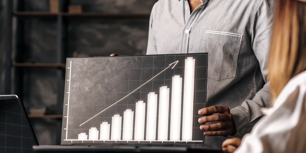 A bar graph showing revenue growth despite a drop in organic traffic.